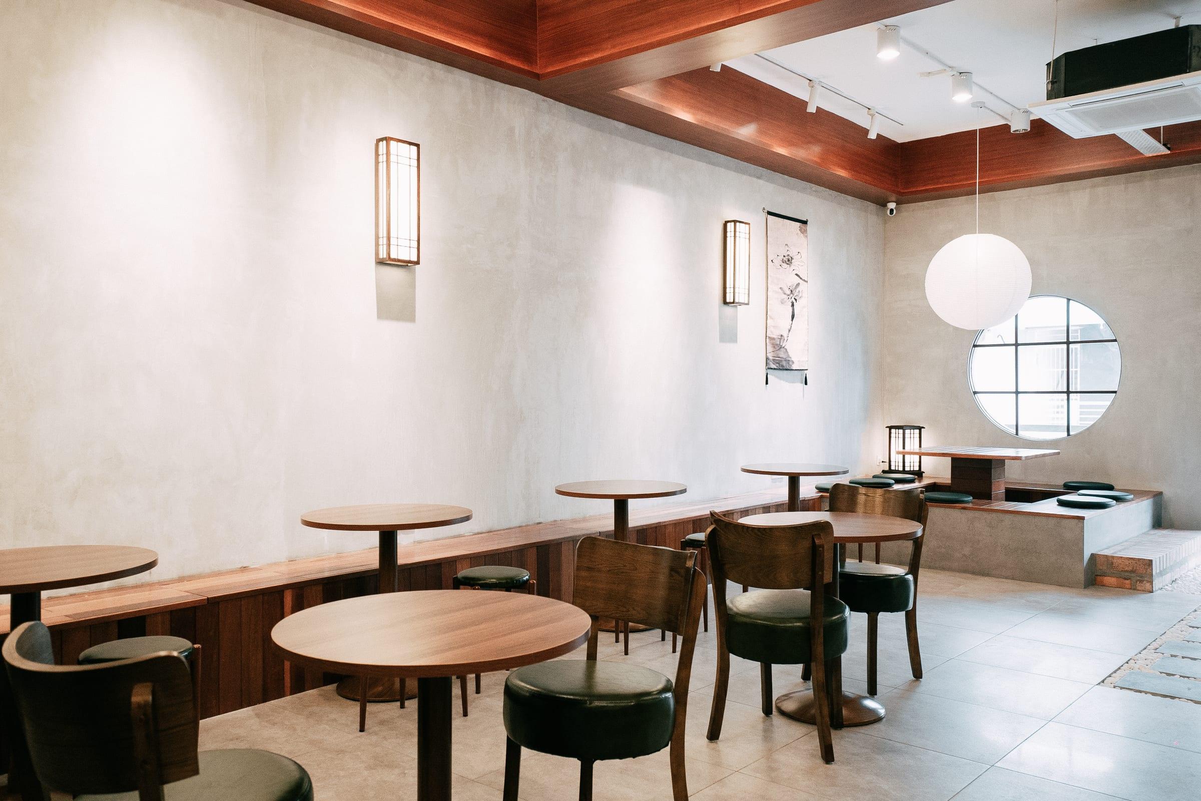 Café tables