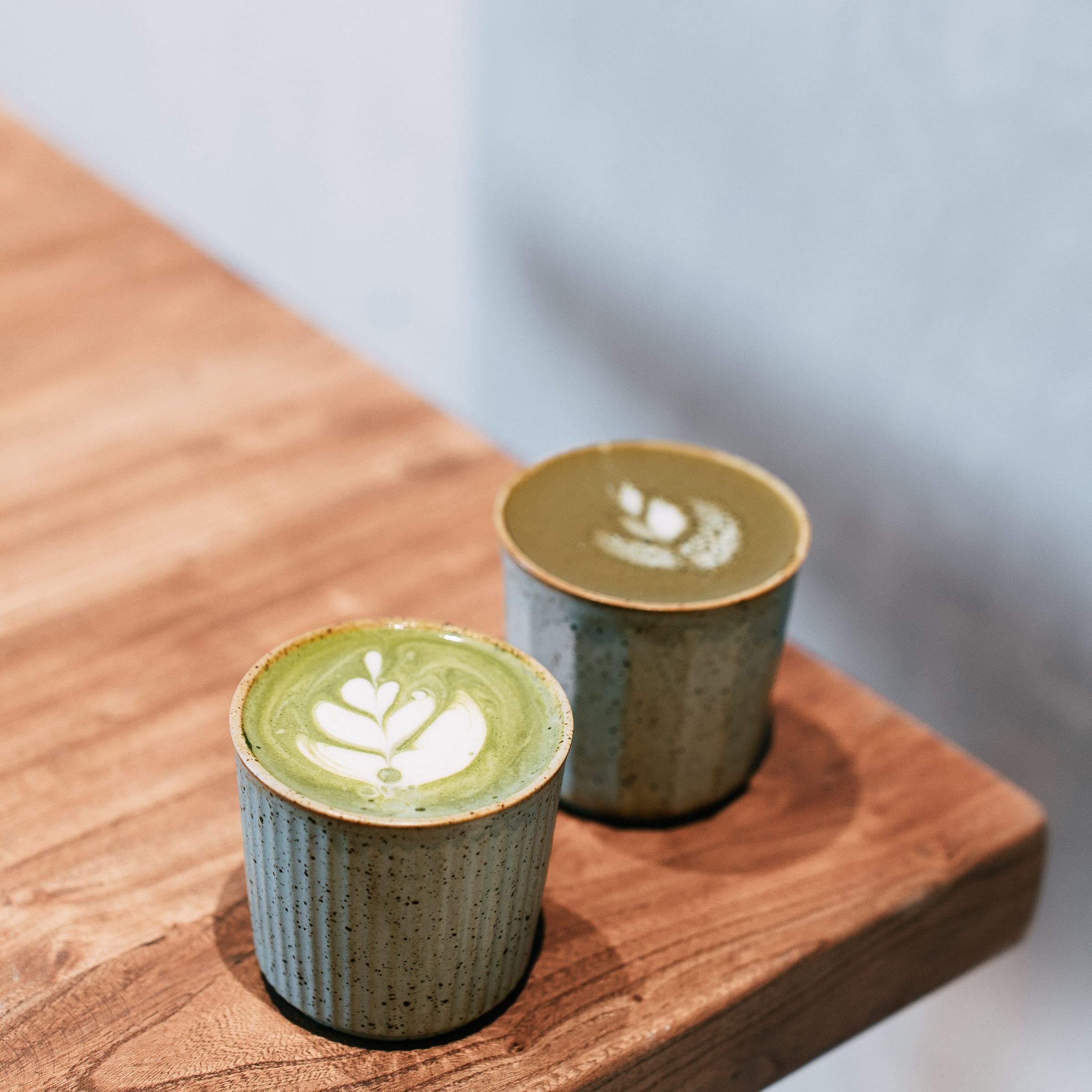 A matcha latte and a hojicha latte